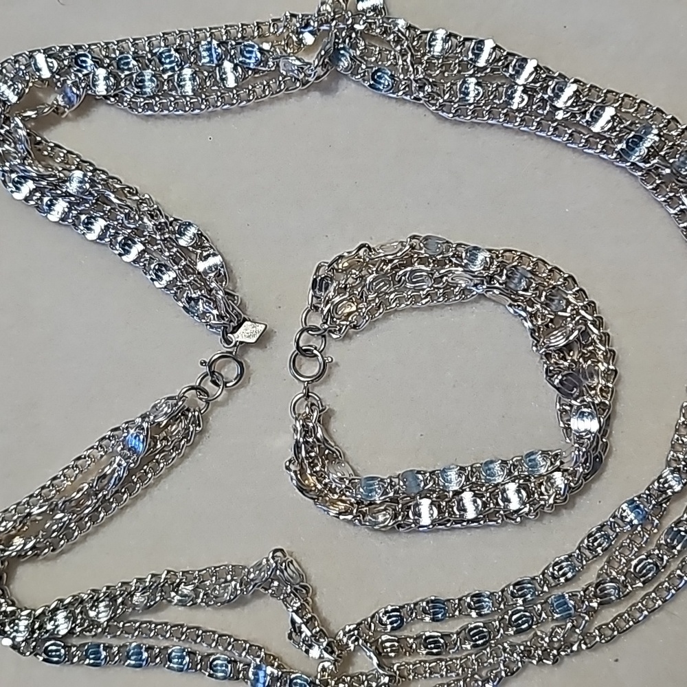 Necklace and bracelet set